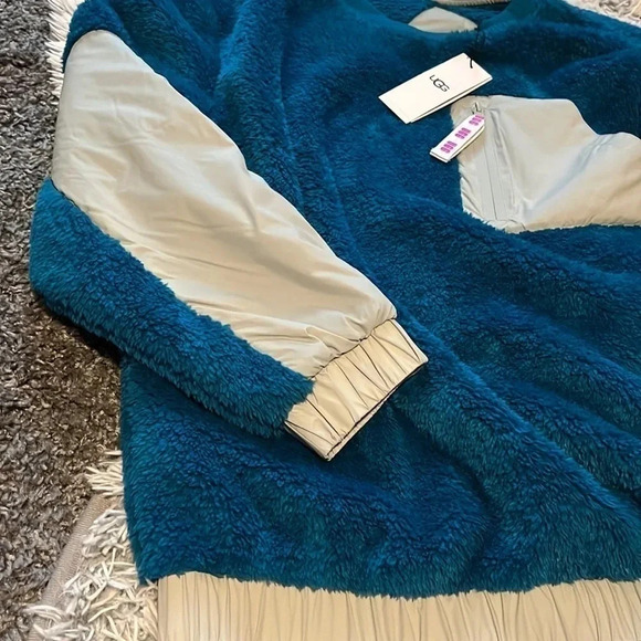 New! UGG Niko Sherpa Crewneck Sweatshirt Size Small - Picture 2 of 14